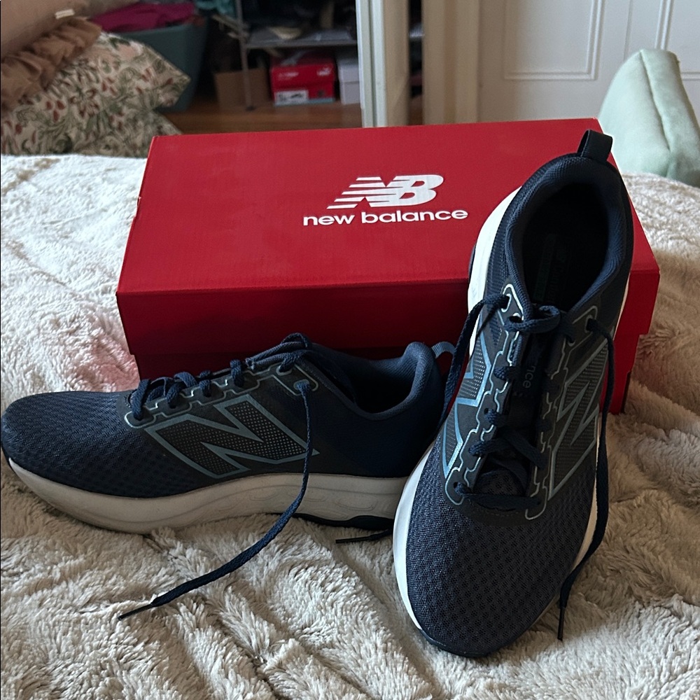 Women’s New Balance Navy Blue Athletic Trainers sz 8.5 W